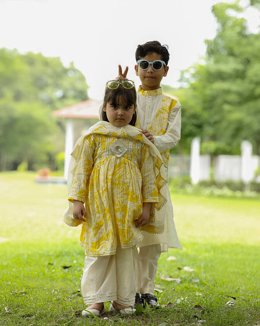 Laddo Peela Twinning Set for Siblings