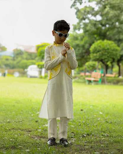 Laddoo Peela Boys Kurta with Jacket and Pajama Set