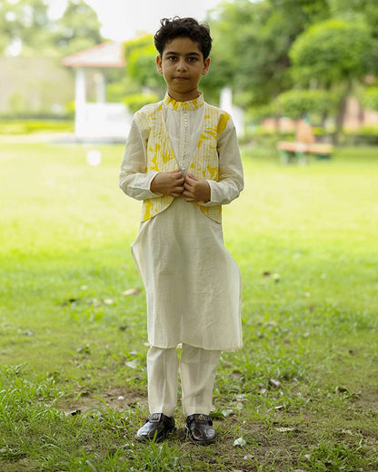 Laddoo Peela Boys Kurta with Jacket and Pajama Set